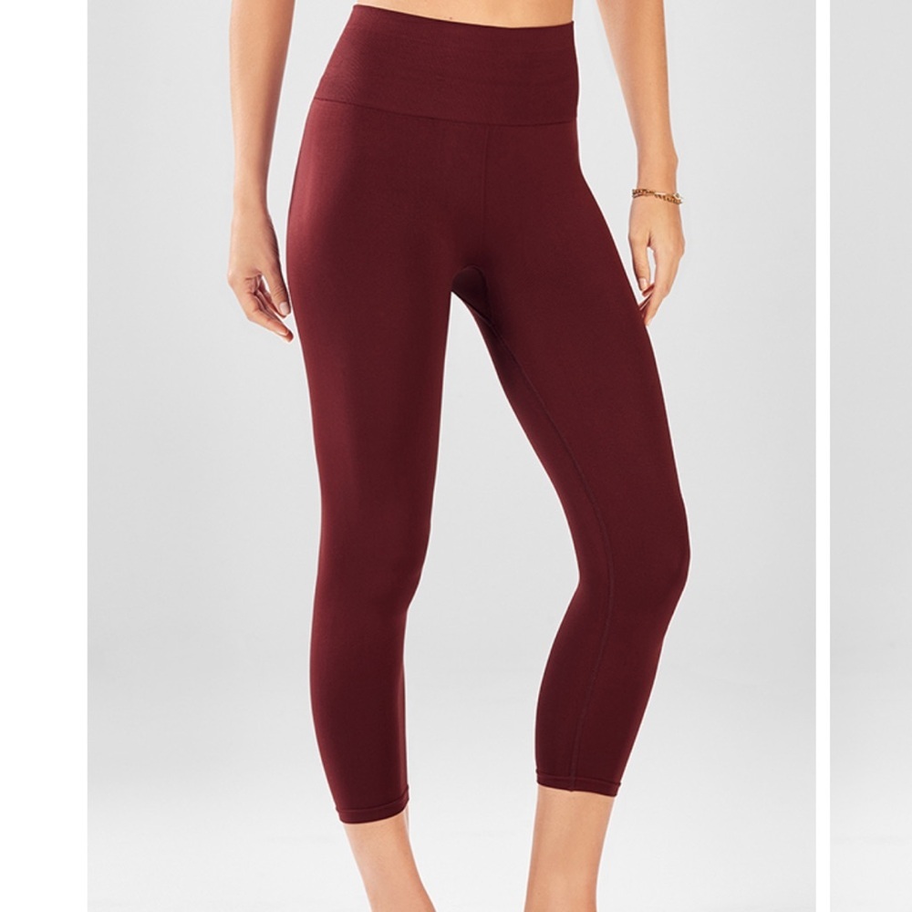 New fabletics seamless high-waisted solid capri black cherry Small
